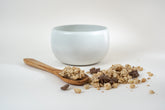 Bol de granola avec cuillère