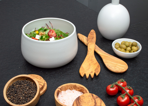 The stoneware salad set
